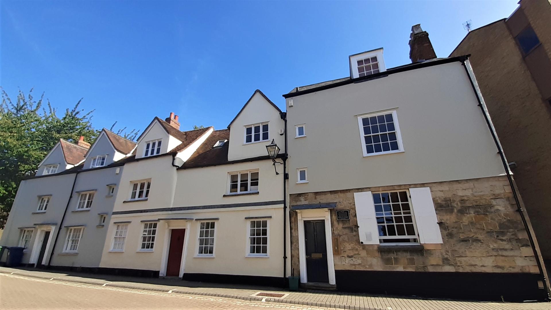 Image of three 17th century cottages in turn again lane, Oxford