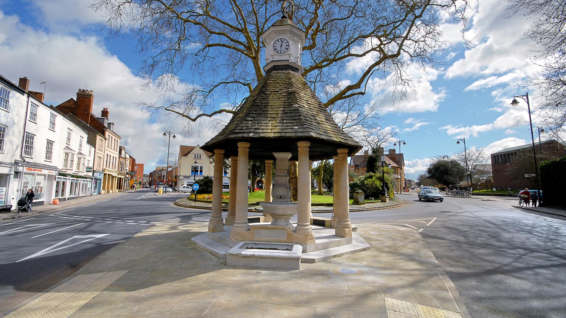 Picture of the Plain Roundabout with the Victoria Fountain in the middle